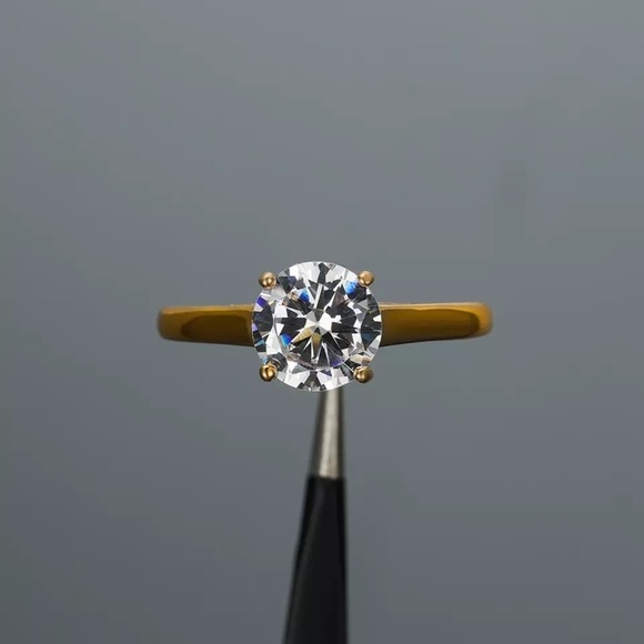 925 White Crystal Stone Luxury Ring 💍 - Picture 4 of 8